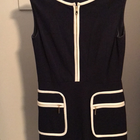 EUC VINCE CAMUTO CHIC NAVY DRESS SIZE 2. FULLY LINED. FRONT AND BACK ZIPPER - Picture 3 of 7